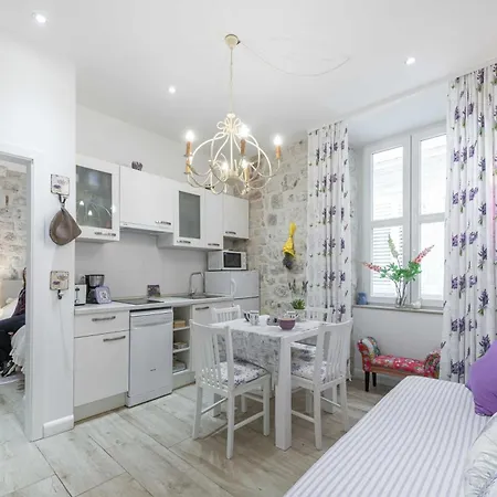 L & L Old Town Appartement *