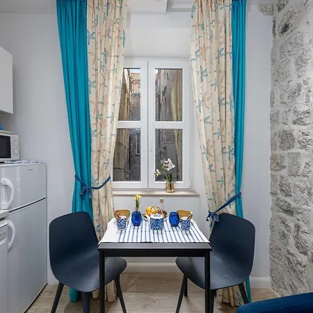 L & L Old Town Apartment *