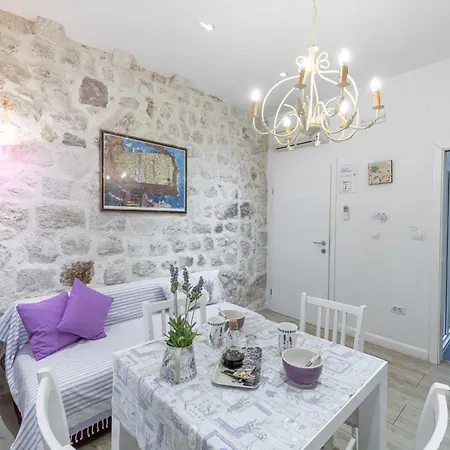 L & L Old Town Appartement