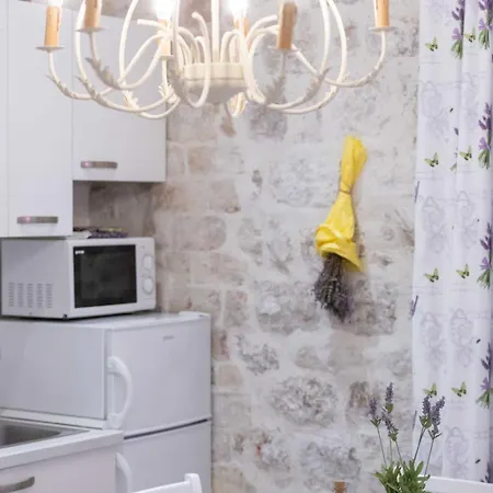 L & L Old Town Apartment *
