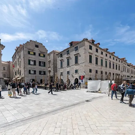 L & L Old Town دوبروفينك