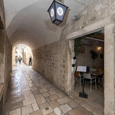 L & L Old Town * Ragusa