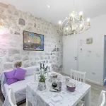 L & L Old Town Apartman